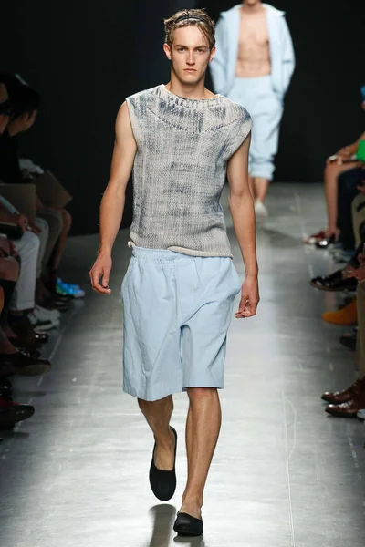 Look 12